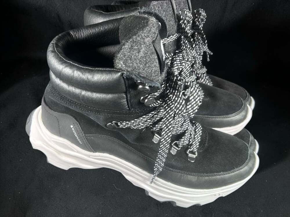 Sorel Women's Kinetic Breakthru Conquest Waterproof Boots Black Size 12